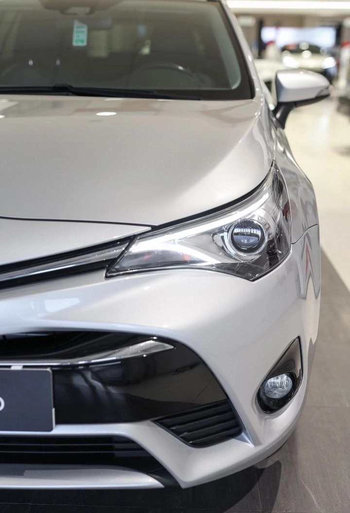 Toyota Avensis cena 78850 przebieg: 101018, rok produkcji 2018 z Przedbórz małe 596